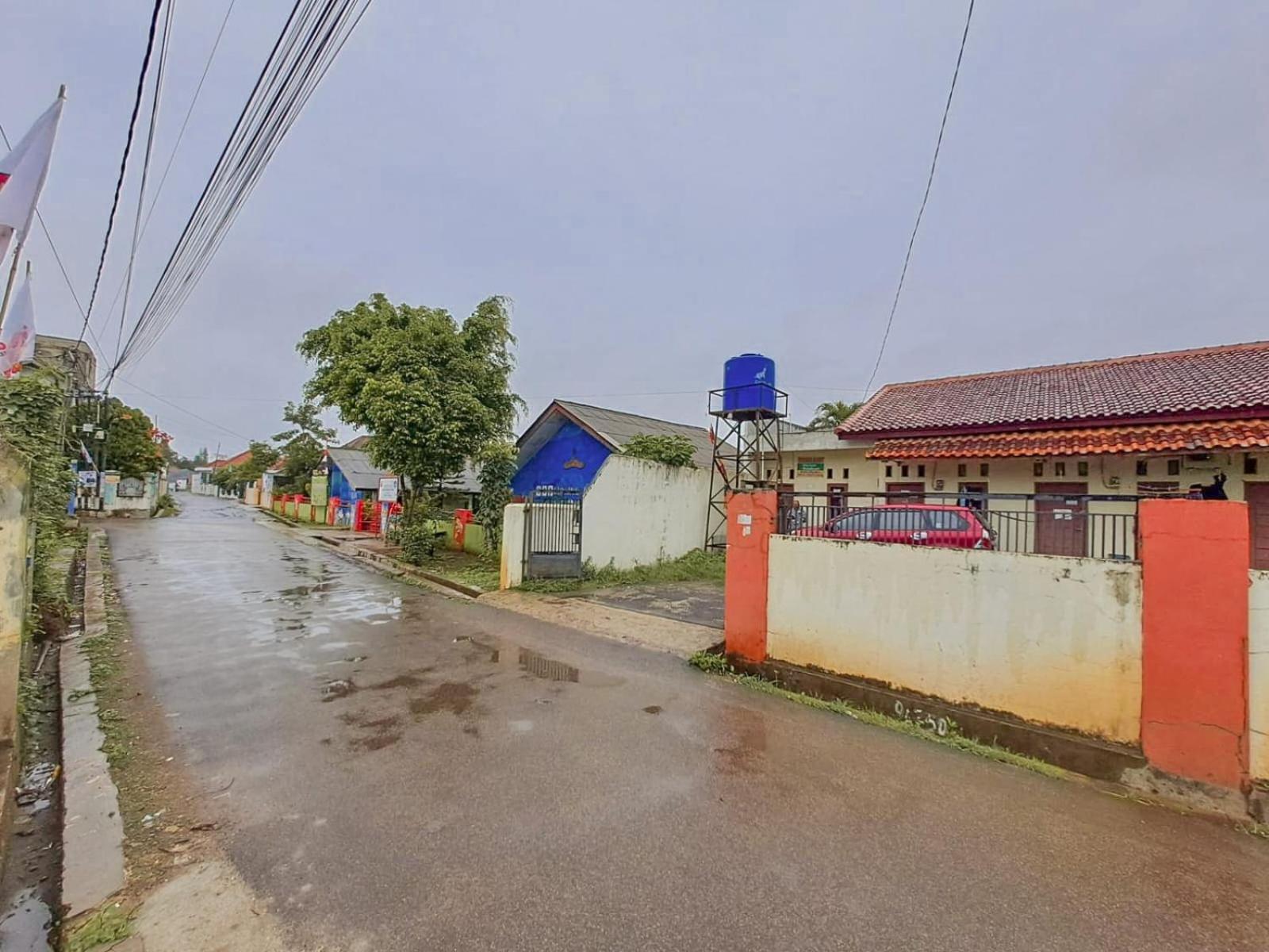 Oyo Life 93590 Penginapan Palapa 10 Syariah Bandar Lampung Exterior photo