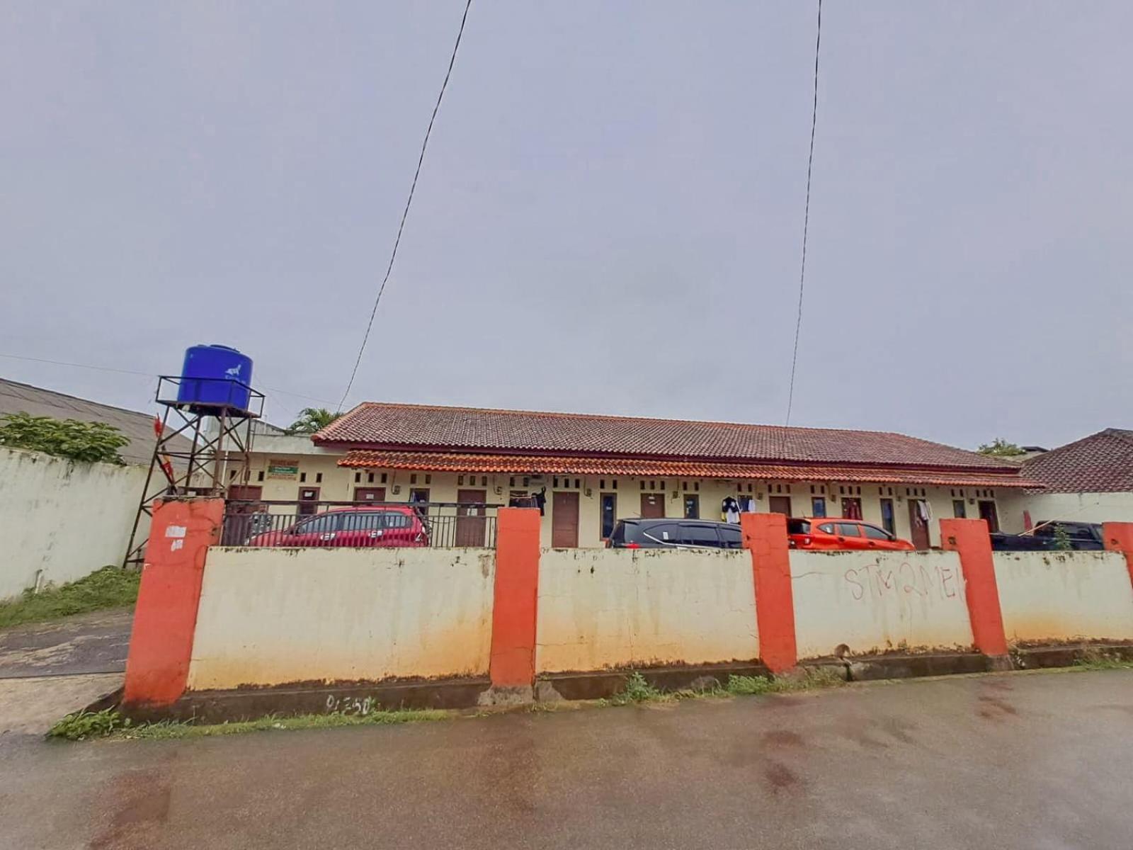 Oyo Life 93590 Penginapan Palapa 10 Syariah Bandar Lampung Exterior photo