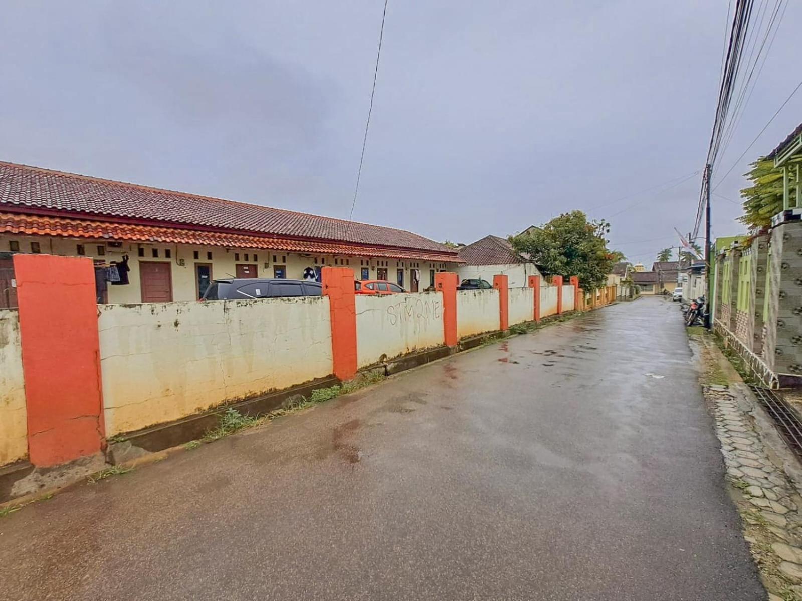 Oyo Life 93590 Penginapan Palapa 10 Syariah Bandar Lampung Exterior photo